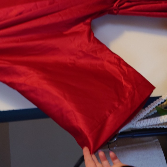 Red kimono sleeve robe - Picture 2 of 8